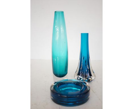 3x Pieces of art glass 