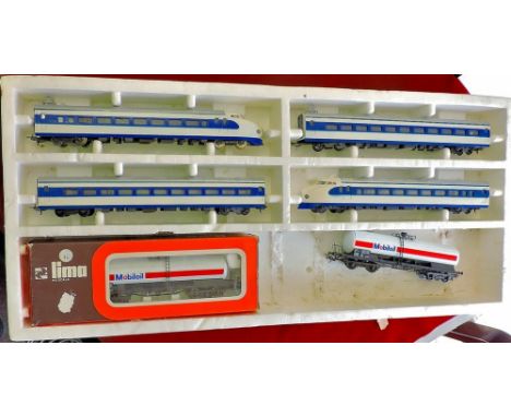 Lima Train Set (HO scale)  Forward and reverse engines, 2 passenger cats and 2 Mobil Oil Tanker freight carriers, 220 volt, s