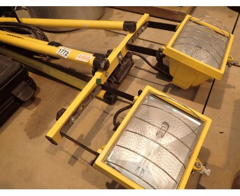 Dual halogen light builders lamp on a tripod base. Not available for in-house P&P, contact Paul O'Hea at Mailboxes on 01925 6