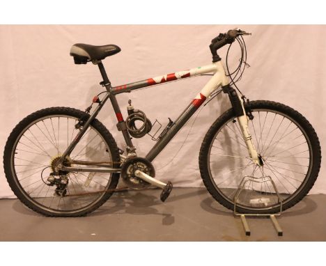 Raleigh at10 hot sale mountain bike