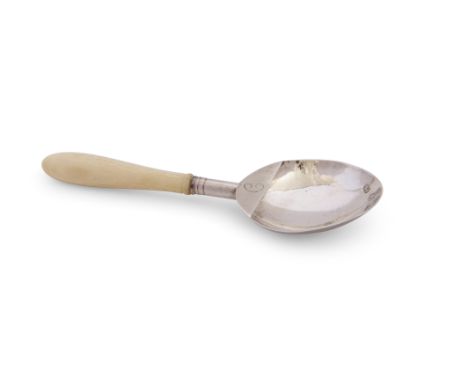 George III ivory handled caddy spoon, John Lawrence, Birmingham 1810, length 9.3cms, weight 7.5gms