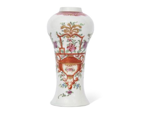 Lowestoft porcelain Chinese export style vase of bulbous form, 18cm high