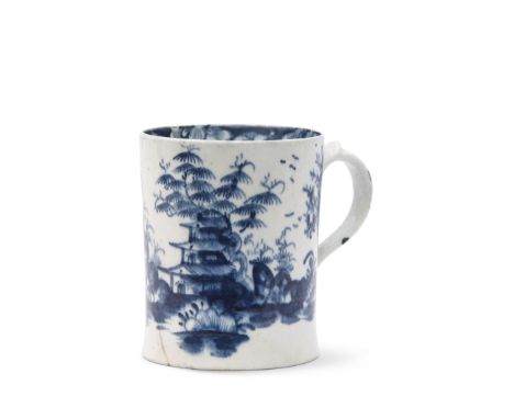 Early Lowestoft porcelain small mug with a chinoiserie design in shades of dark and light blue, 9cm high (a/f)
