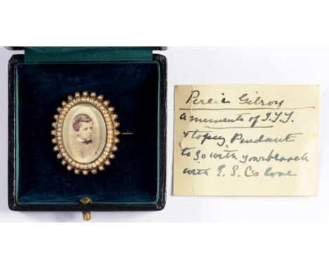 A VICTORIAN SPLIT PEARL AND GILTMETAL LOCKET INSET WITH  A CONTEMPORARY PHOTOGRAPH