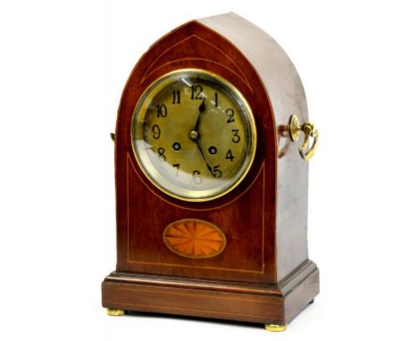 AN EDWARDIAN INLAID MAHOGANY MANTLE CLOCK, IN LANCET ARCHED CASE, WITH BRASS HANDLES, SILVERED DIAL AND FRENCH MOVEMENT WITH 