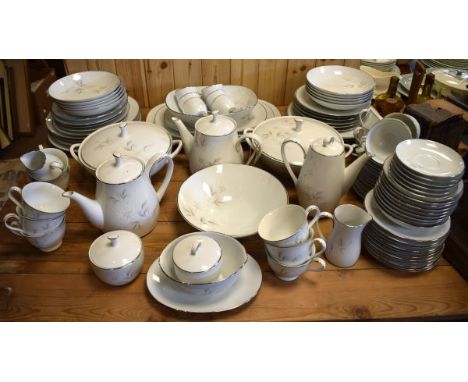 Extensive Noritake 'Rowena' dinner service   Condition: 