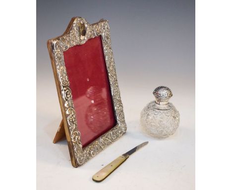 Victorian embossed silver picture frame, Birmingham 1900, an Edward VII mother-of-pearl mounted silver bladed fruit knife, Sh