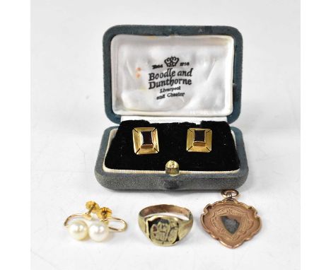 A small mixed lot of 9ct gold jewellery comprising a rose shield-shaped fob, two pairs of screw-back earrings, and a signet r