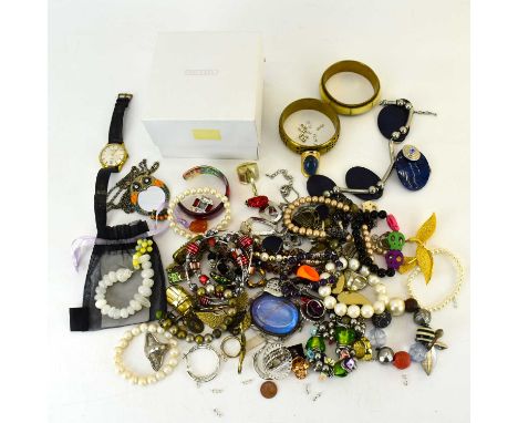 Various items of mixed costume jewellery to include a gentlemen's Seiko Analogue Quartz 1/20 Chronograph, boxed with certific