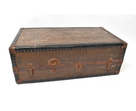 An early 20th century leather stud bound travelling trunk by 'The Non-Breakable Trunk Co. Inc., New York, Guaranteed', 35 x 1