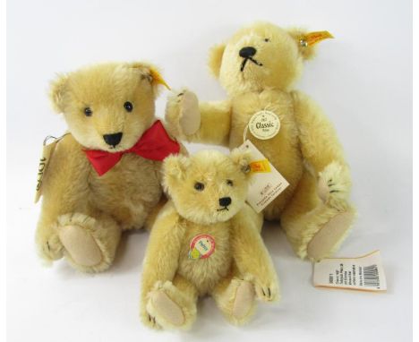 A Steiff replica of a 1927 Classic Petsy bear, a 1909 replica bear and a small Petsy bear. (3)
