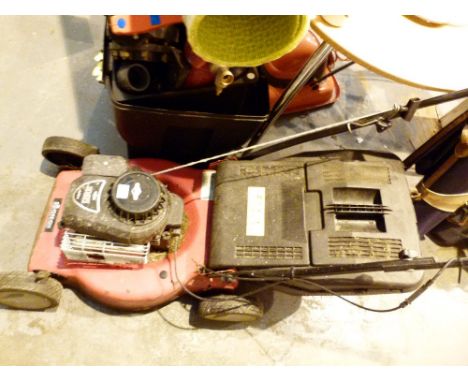 Sovereign self propelled lawn mower with 148cc Briggs & Stratton engine 