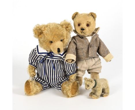 2 Teddys und kleiner Jung-Bär Steiff. 1x mit Knopf im Ohr. 1950er Jahre.             Mohair. H 11 - 48 cm.             2 blon