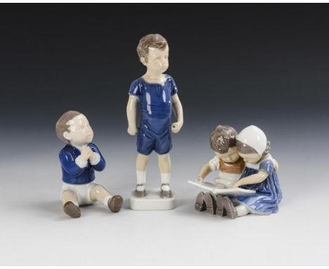 3 Kinderfiguren. Bing & Gröndahl. Blaumarke und Stempelmarke, 2. H. 20. Jh.             Unterglasurbemalung.             1x M