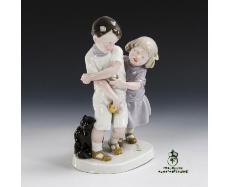 "Spielende Kinder". Fraureuth. Stempelmarke, 1915-1926. Bezeichnet. Modell-Nr.: 1240. Entwurf: 1918.                     BRÖD