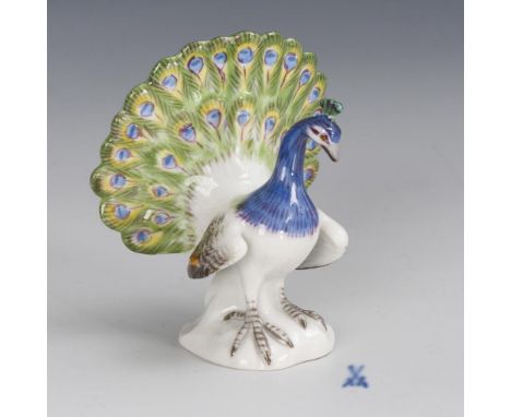 Miniatur-Pfau. Meissen. Schwertermarke, Jahreszeichen 1986, 1. Wahl. Modell-Nr.: 77016 (alt 6). Entwurf: 1740-1760.          