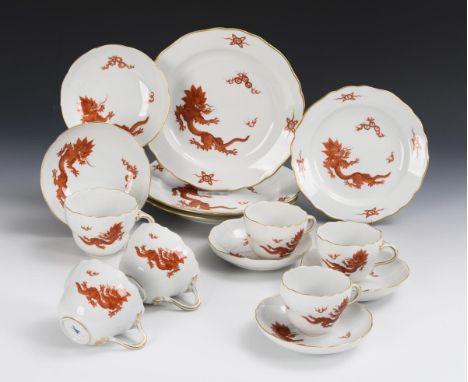 15 Porzellan "Roter Drache". Meissen. Schwertermarke, 2. H. 20. Jh., 1. Wahl und 2 Schleifstriche.             Korallenrote M
