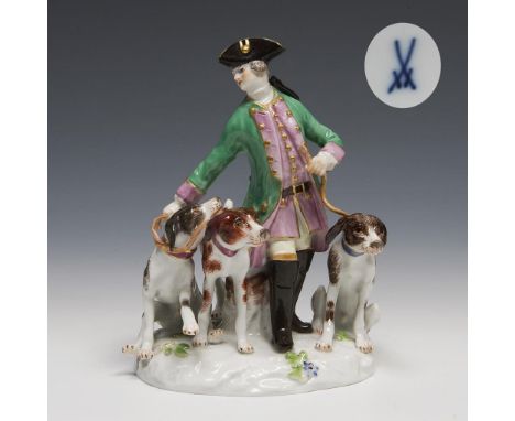 Jäger mit Hunden. Meissen. 1957. Modell-Nr. 2713 (neue Form-Nr. 63049).             Höhe: 11,5 cm.             Modell von Joh