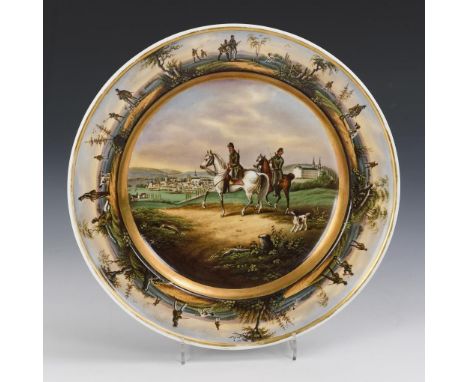 Teller mit Jagdmalerei. Ungemarkt, 19. Jh.             Polychrom bemalt, goldstaffiert. Ø 24 cm.             Im Spiegel die D