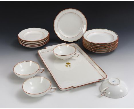17 Teile Korallenrand-Porzellan. Meissen. Schwertermarke mit Punkt, Pfeiffer-Zeit, 1924-1934 und Schwertermarke, 2. H. 20. Jh