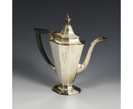 Elegante Silberkanne. Gorham. Firmenstempel/Sterling gepunzt, mit Zusatz "Patent 1915". Anfang 20. Jh. USA. Modellnr. A 9711.