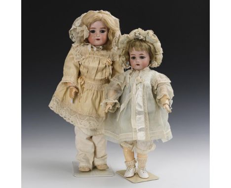 2 Porzellankopfmädchen. Kämmer & Reinhardt. Beide S & H/ K & R gemarkt, 1x mit "W" auf der Stirn. Um 1900.             Biskui