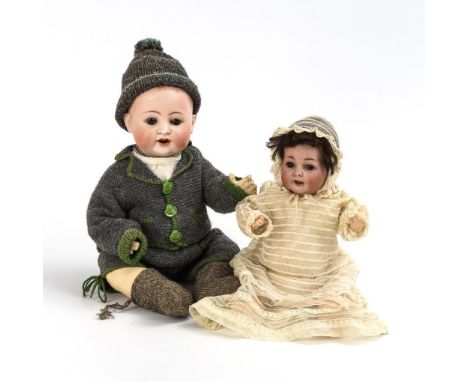 2 Charakterbabys. Beide gemarkt. Um 1910-15.             Biskuitporzellan, Masse.             1x Hertel, Schwab & Co für Köni