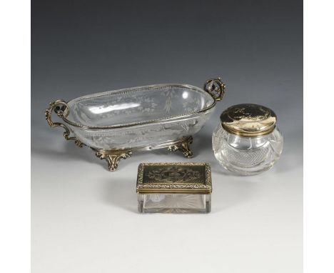 3 Teile Glas mit Silber. Alle gepunzt. Ende 19. Jh. - Anfang 20. Jh. 2x England, 1x Frankreich.             Silber und Sterli