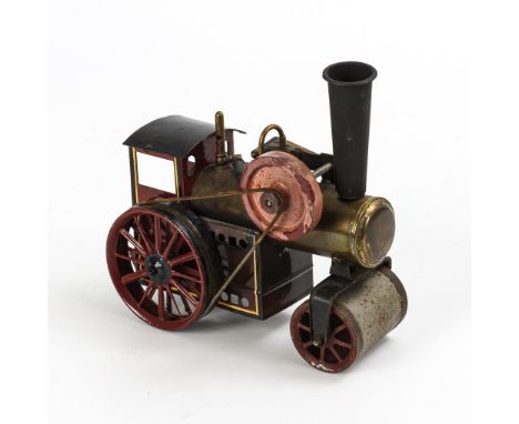 Dampfwalze. Bing. Ungemarkt.             Blech und Eisen. 16,5 x 17 x 9 cm.             Kleine Lokomobile mit Brenner, liegen