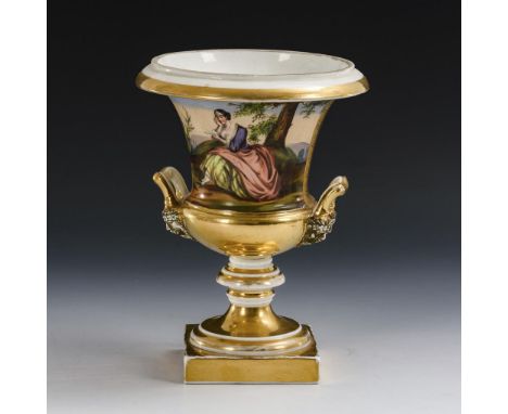 Biedermeier-Vase mit Damenporträt. Ungemarkt, 1. H. 19. Jh.             Polychrom bemalt, goldstaffiert. H 22,5 cm.          