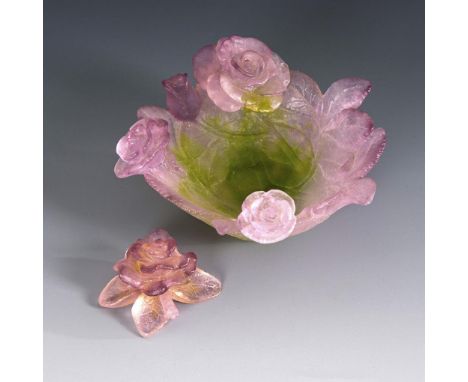 Blütenschale und Blüte. Daum. Verreries de Nancy, Daum Fréres & Cie., Ätzsignatur, 2. H. 20. Jh.             Pate de verre. Z