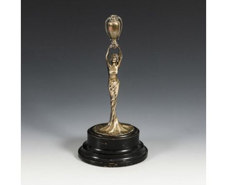 Silberne Jugendstil-Figur. Williams Birmingham Ltd. Vollständige Punzierung. 1904.             Sterlingsilber. H 29,5 cm.    