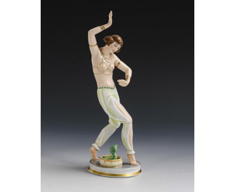 "Salambo". Rosenthal. Marke Kunstabteilung Stammwerk Selb, um 1930, mit Schleifstrich. Monogrammiert. Modell-Nr.: K 956. Entw