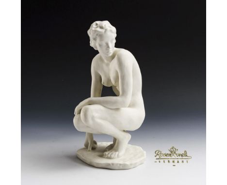 "Die Hockende". Rosenthal. Marke Kunstabteilung Stammwerk Selb, ab 1957. Bezeichnet. Modell-Nr.: 1581. Entwurf: 1936.        