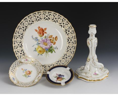 Leuchter, Ascher und 2 Durchbruchteller. Meissen. Schwertermarke mit Punkt, Pfeiffer-Zeit, 1924-1934 und Schwertermarke, 2. H