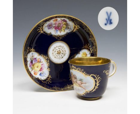 Kobaltfond-Tasse, Untertasse. Meissen. 1860-1890. Modell-Nr. E 147.             Höhe: 5,5 cm, ø 12 cm.             Form-Model