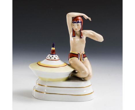 Art-déco-Duftlampe. Heubach. Quadratmarke "Aladin", um 1930.             Polychrom bemalt. H 19,5 cm.             An einem du