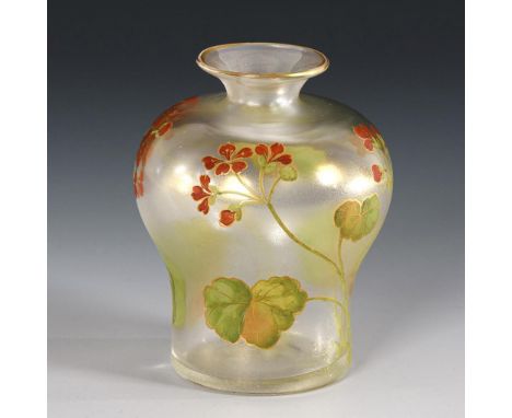 Jugendstil-Vase mit Blumendekor. Fritz Heckert. Signiert "F.H. 501/7  1170", Fritz Heckert, Petersdorf/Schlesien, um 1900.   