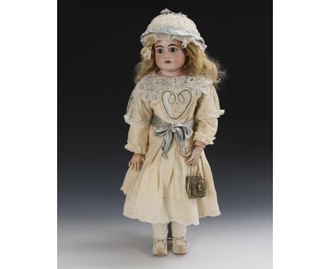 Blonde Porzellankopfpuppe. Kopfmarke: N made in Germany.             Biskuitporzellan, Leder. L 64 cm.             Brustkopf,