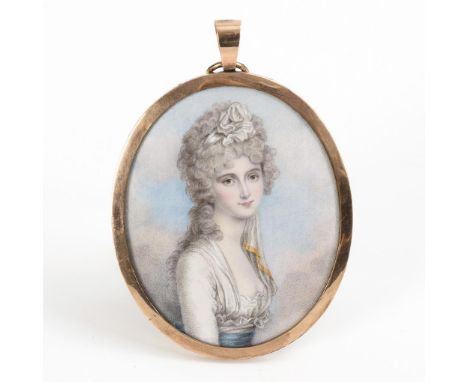 Empire-Miniatur: Damenporträt im Goldrahmen. Um 1800.             Tempera, verglaster Rotgoldrahmen (14 Kt geprüft) als Anhän