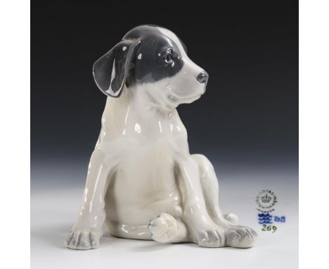 Hundewelpe. Royal Copenhagen. Wellenmarke und Stempelmarke, 1975-1979. Modell-Nr.: 259.             Unterglasurbemalung. H 20
