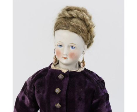 Brustkopfdame mit violetter Jacke. Ungemarkt.             Biskuitporzellan, Stoff. L 51 cm.             Heller Pariankopf, ge