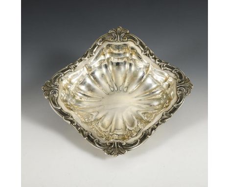 Schwere Silberschale. 800/Firmenzeichen Kleeblatt gepunzt. Um 1900. Modellnr. 56776.             7 x 24 x 24 cm. 745 g.      