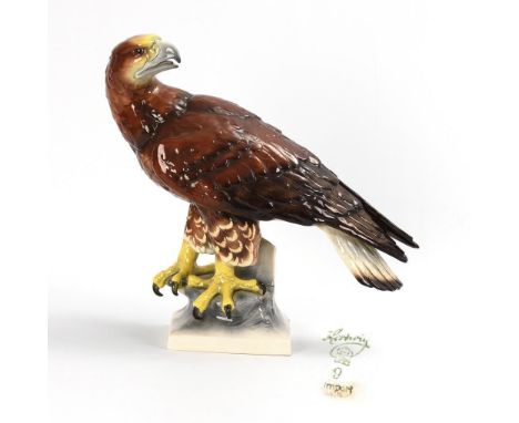 Adler auf Steinsockel. Hertwig & Co., Katzhütte. Grüne Stempelmarke. Ca. 1930/40er Jahre. Modell-Nr. 3703.             Steing