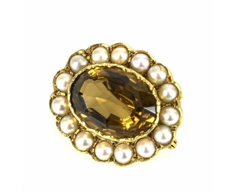 Antike Brosche mit Rauchquarz und Halbperlchen.             Gelbgold 585 geprüft. Rauchquarz 18,2 x 13,2 x 9 mm. ca. 11,50 ct