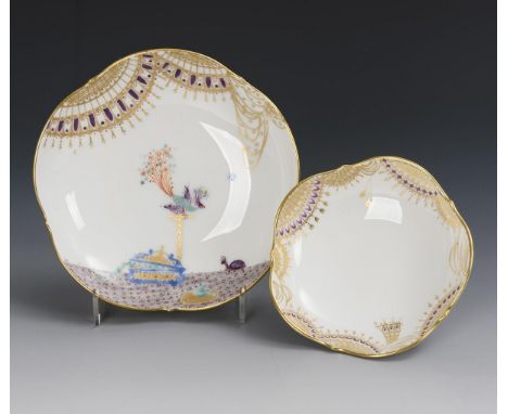 2 Untertassen "Tausendundeine Nacht". Meissen. Schwertermarke, 2. H. 20. Jh., 1. Wahl.             Polychrom bemalt, goldstaf