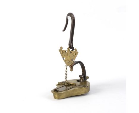 Seltene Harzer Froschlampe als Beamtenlampe. Auf dem Schild Monogramm "RHR" und Datum "1790".             Messing (gegossener