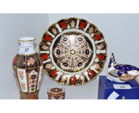 A Royal Crown Derby 1128 pattern wavy edged plate; an 1128 pattern baluster vase ; an hexagonal trinket pot and cover  (3)
