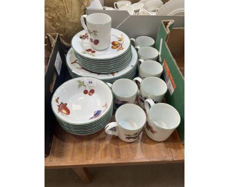 32 pieces of Royal Worcester Evesham Vale pattern crockery