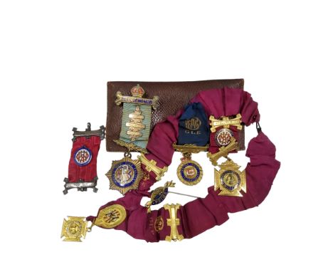 Various early 20th century Masonic jewels including a Roll of Honour silver gilt jewel on ribbon; a yellow metal adorned maro